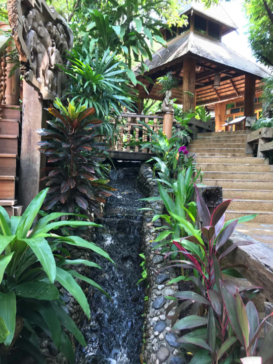 Toller Wasserlauf Santhiya Koh Phangan Resort & Spa