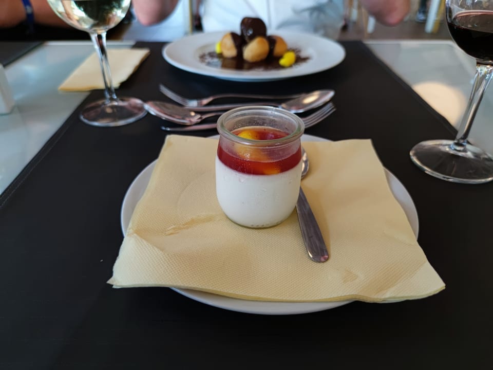 Gastro Landmar Playa La Arena