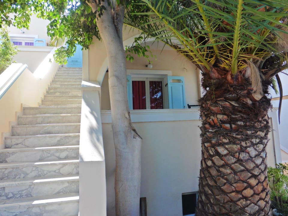 Blick zum Hotelbalkon Hotel Strogili