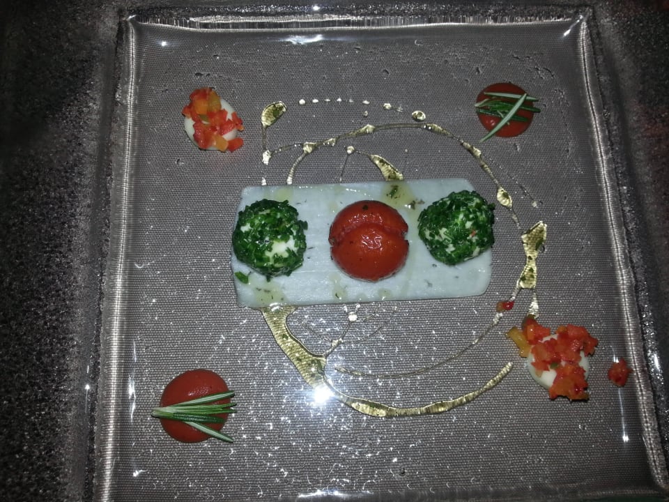 Sehr feines, kredenztes Essen  Familien- & Gartenhotel Theresia