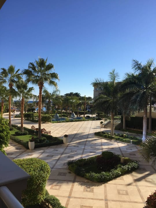 Ausblick von unserem Balkon auf Poolanlage Premier Le Reve Hotel & Spa