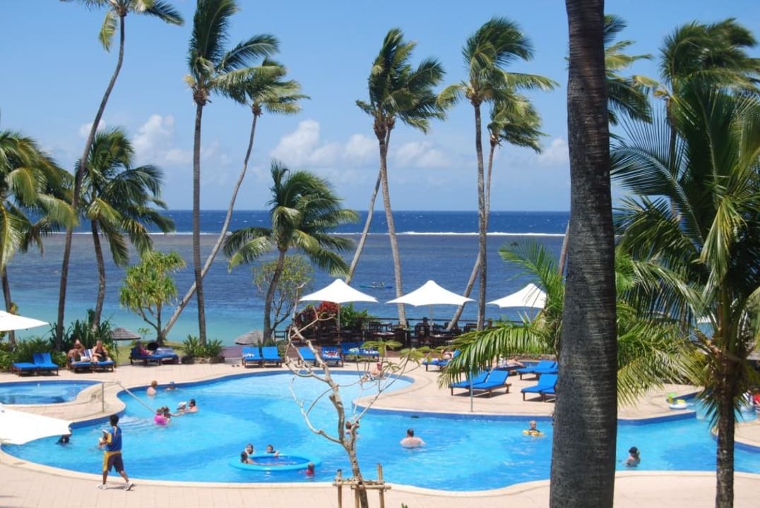 Бассейн. Warwick Fiji Hotel