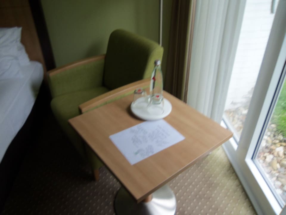 Abstelltisch Leonardo Hotel Düsseldorf Airport - Ratingen