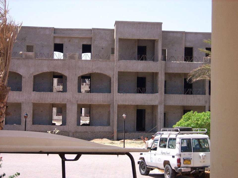 Baustelle nach Haupttor! Regency Plaza Aqua Park & Spa