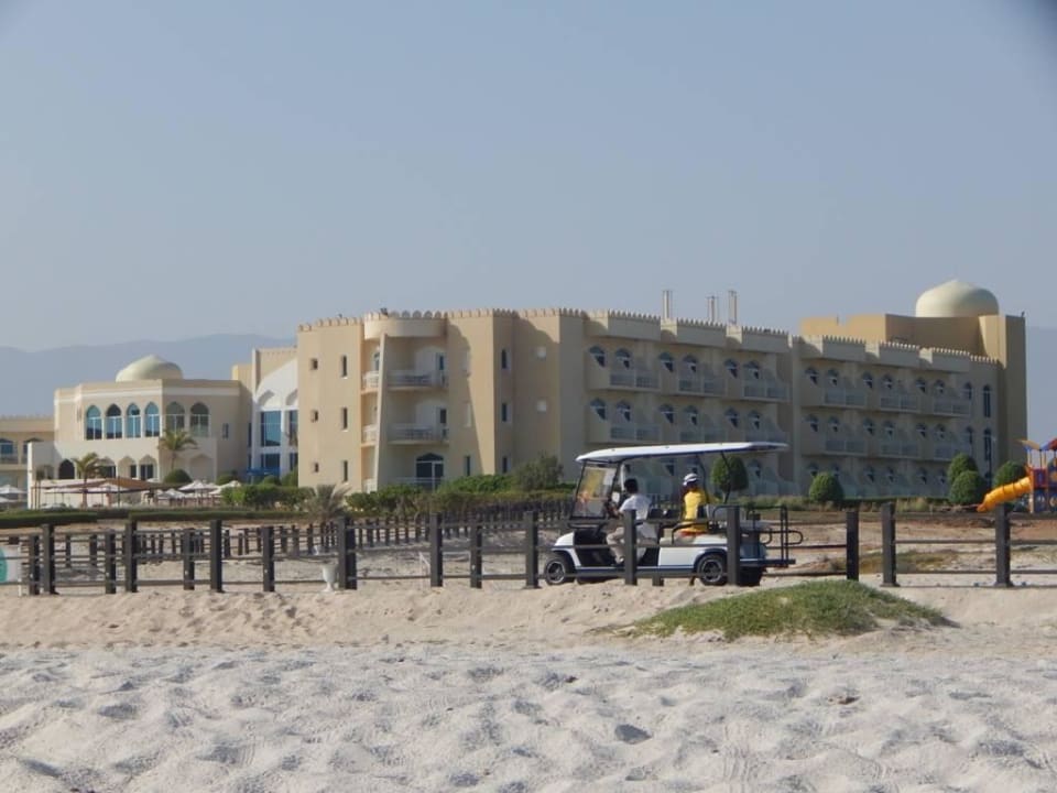 Touristen Shuttle zum Animationsstrand Wyndham Garden Salalah Mirbat