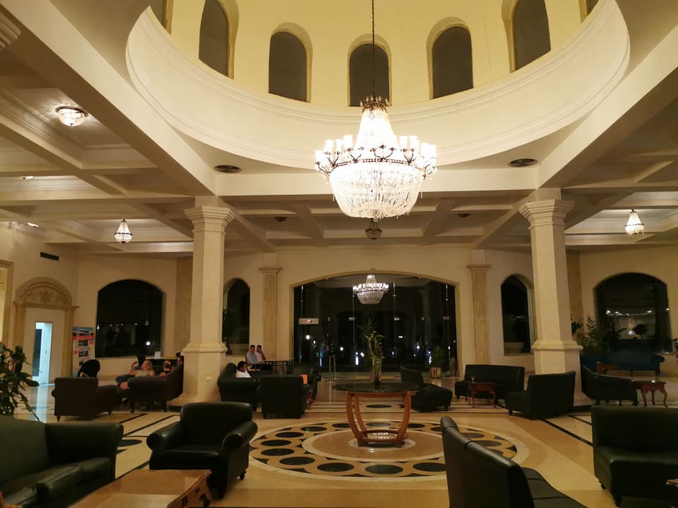 Lobby Brayka Bay Resort