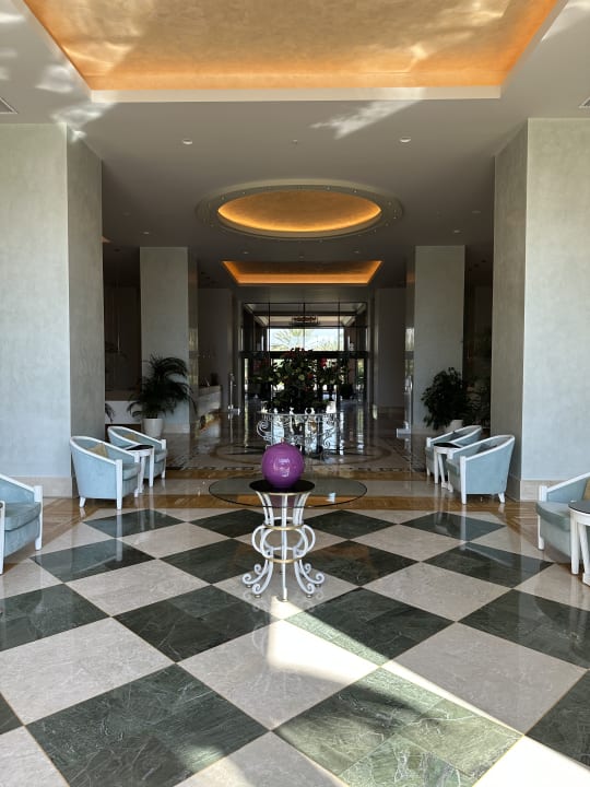 Lobby Arum Barut Collection