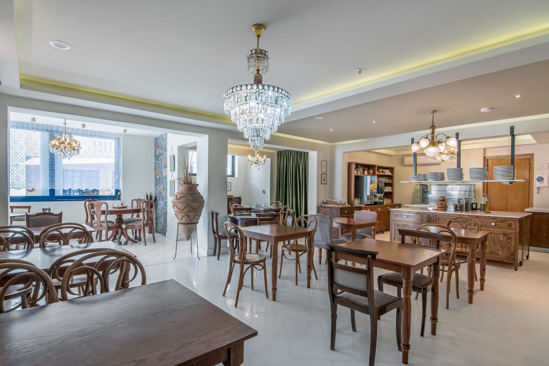 Gastro Nami Hotel & Suites
