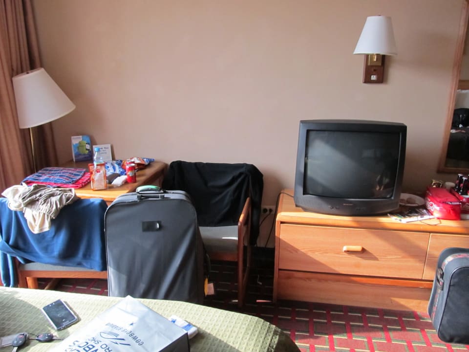 TV und Kommode Hotel Days Inn Six Flags Ballpark