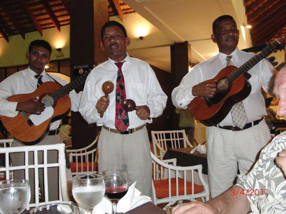 Unterhaltung bei Tisch Punta Cana Princess All Suites Resort & Spa