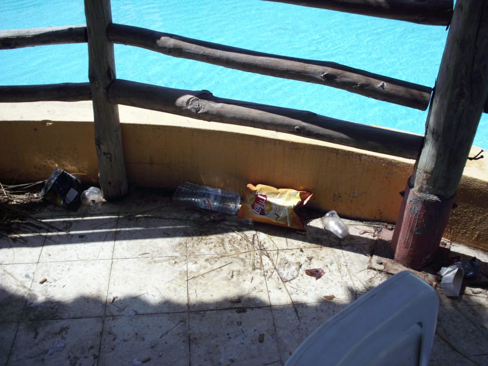 Auf dem Freisitz im Rundbau Hotel African Queen