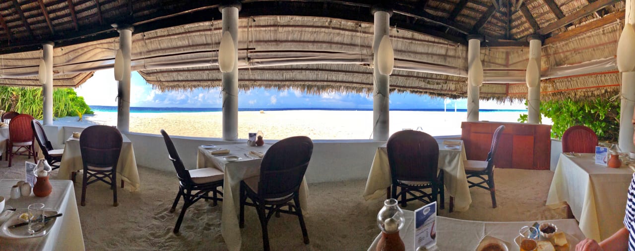 Gastro Angaga Island Resort