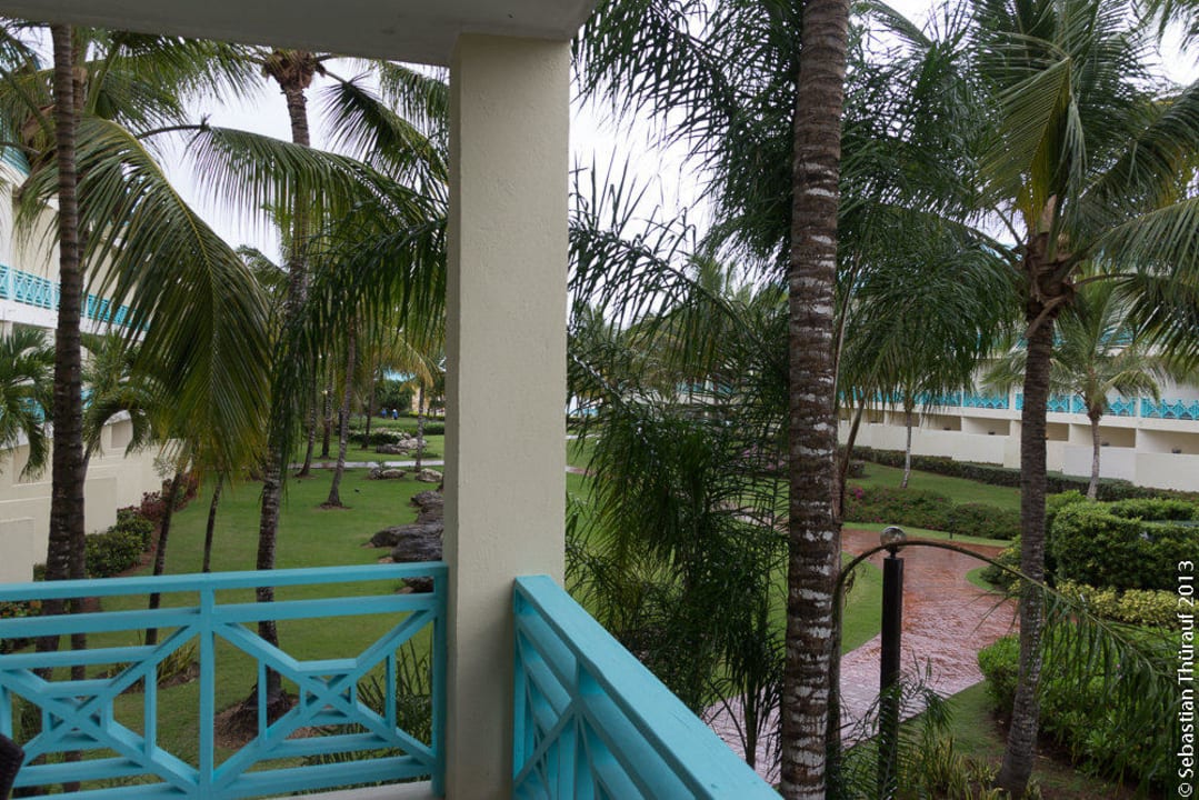 Blick vom Balkon Richtung Strand/Pool Dreams La Romana Resort & Spa