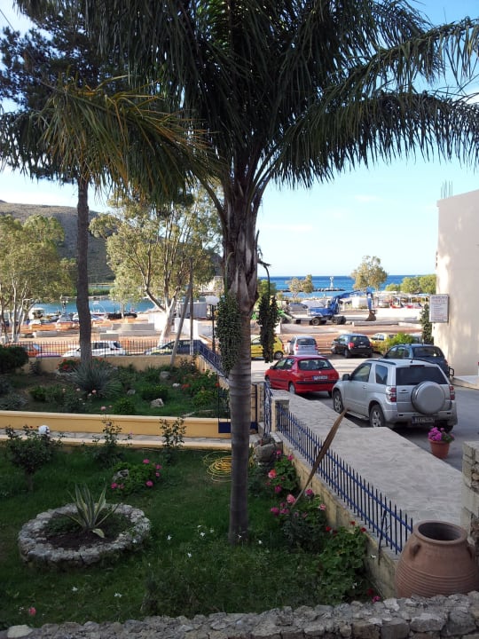 Ausblick vom Cafe auf den kleinen Fischerhafen Mouragio Apartments