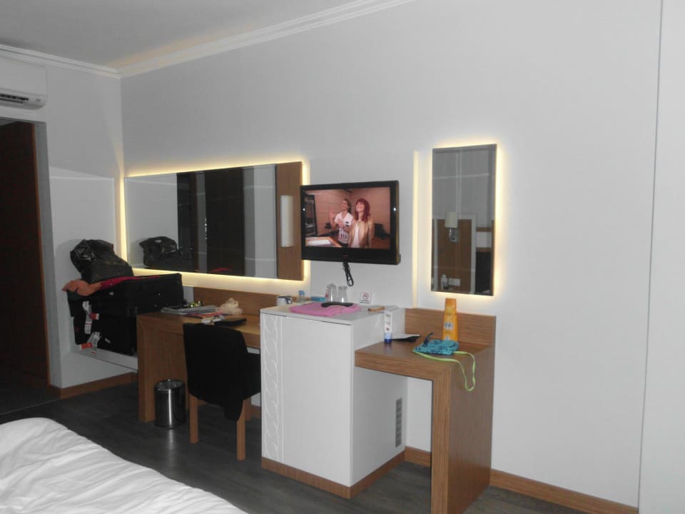 Spiegel mit Hintergrundbeleuchtung Hane Family Resort