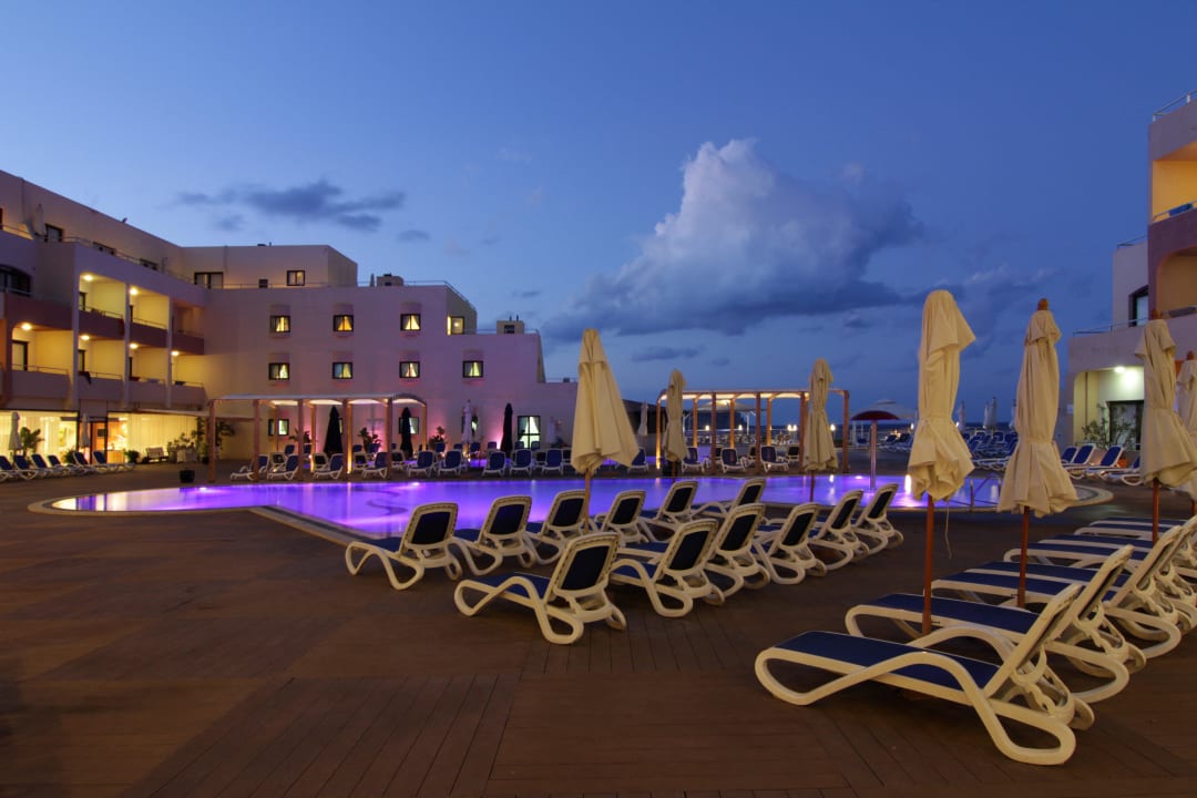 Abendliche Poolbeleuchtung Riviera Spa Resort - Adults Only