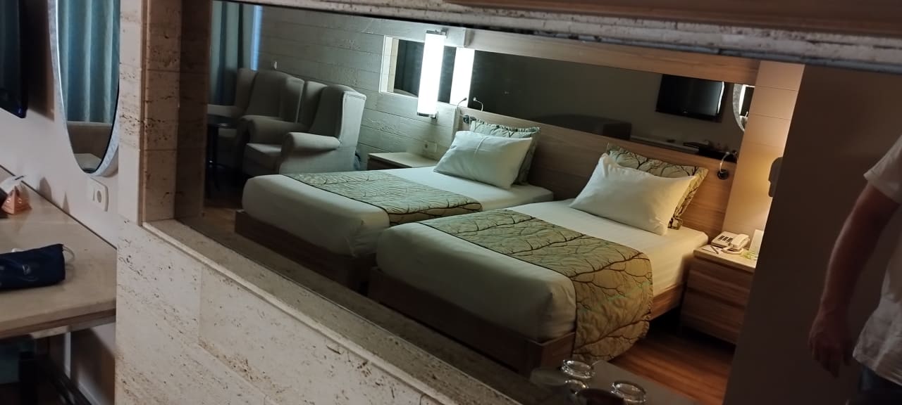 Zimmer Melas Resort Hotel