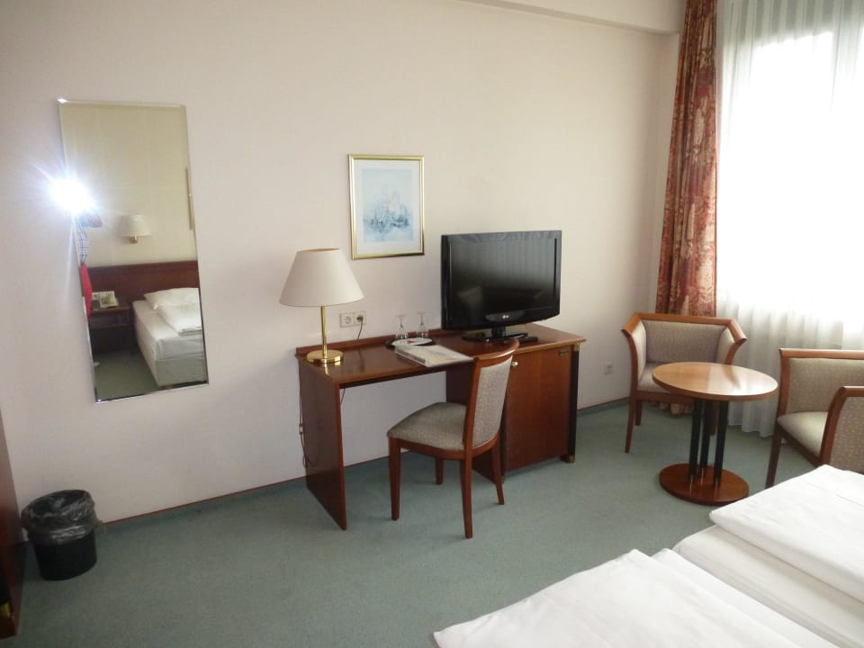 Zimmer 3. Stock zur Straße. Comfort Hotel Weißensee