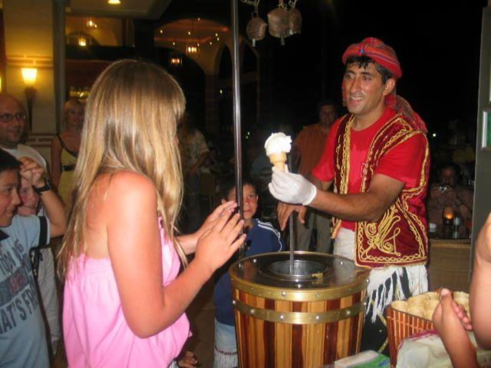 Мороженщик Megasaray Club Belek