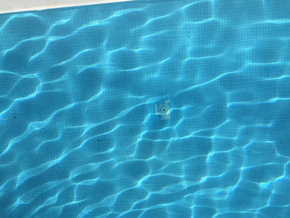 Pool im SPA-Bereich dreckig Ithea Suites Hotel