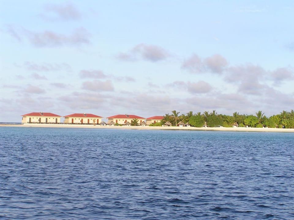 Wasserbungis und Strandabschnitt der Wasserbungis Summer Island Maldives