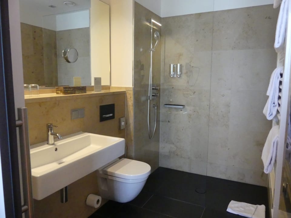 Zimmer Qube Hotel Bahnstadt