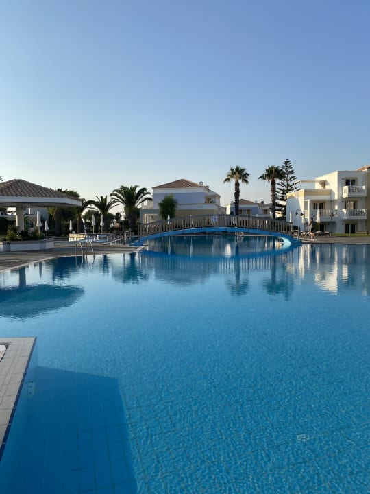 Pool Neptune Luxury Resort