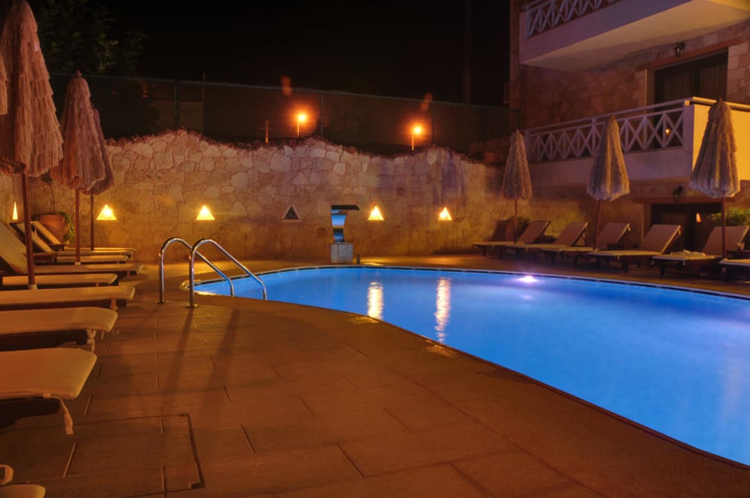 Kleiner Pool  Cactus Royal