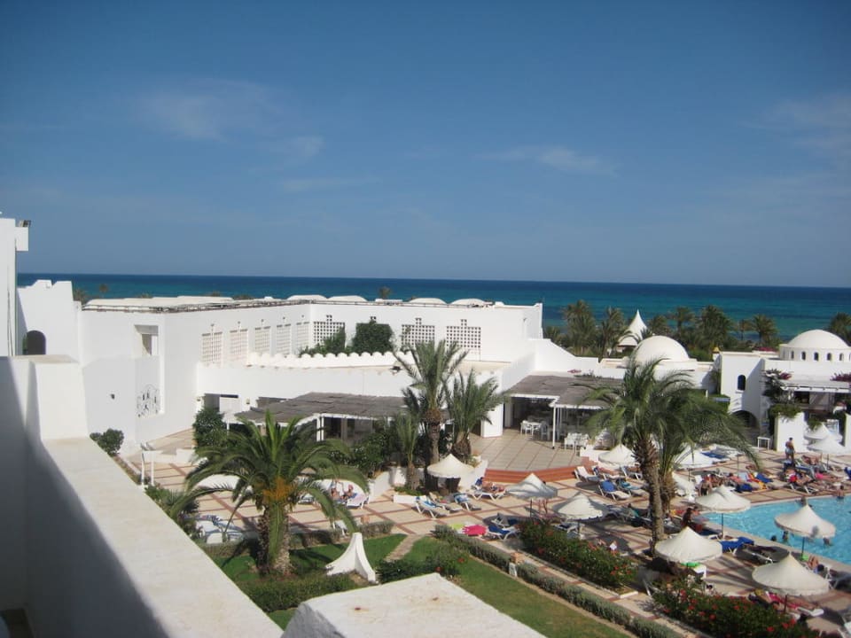 Pool mit Poolrestaurant Club Palm Azur