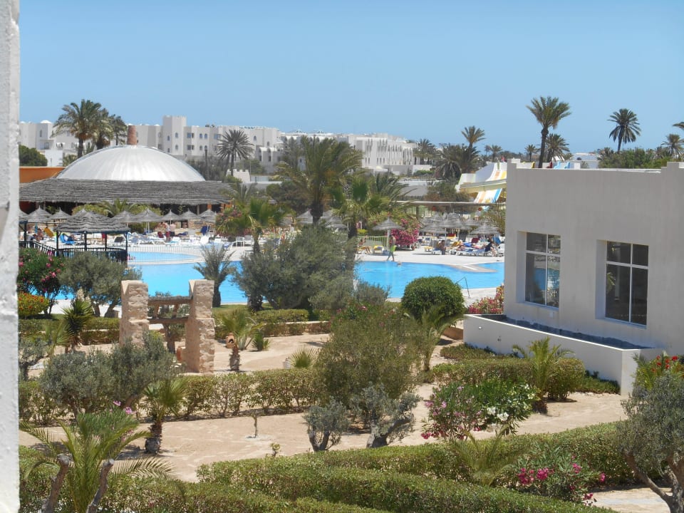 Blick vom Zimmer aus Richtung Hauptpool Djerba Sun Beach Hotel & Spa