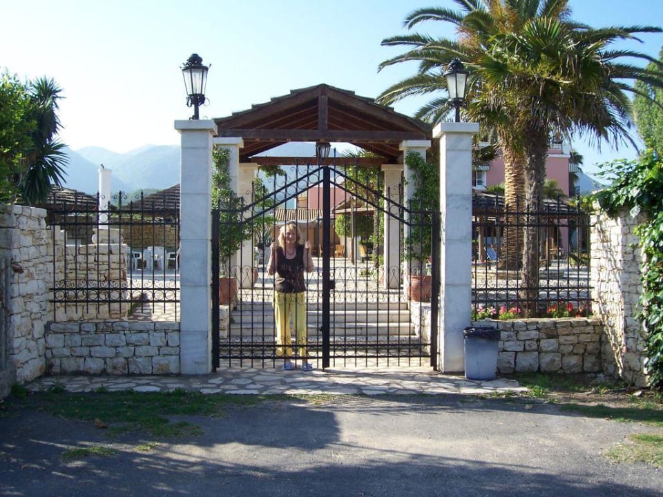 Das Tor zum Strand Hotel Ionian Princess & Thinalos