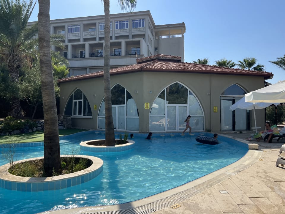 Pool Oscar Resort Hotel