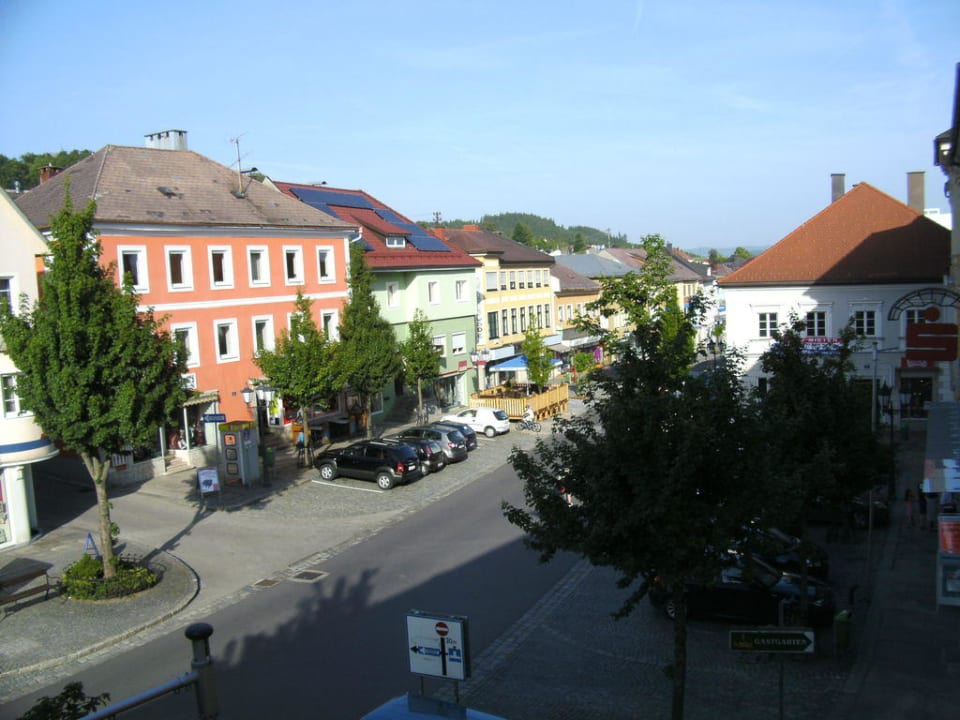 Ausblick vom Zimmer 203 auf den Stadtplatz Landgasthof Dorfner