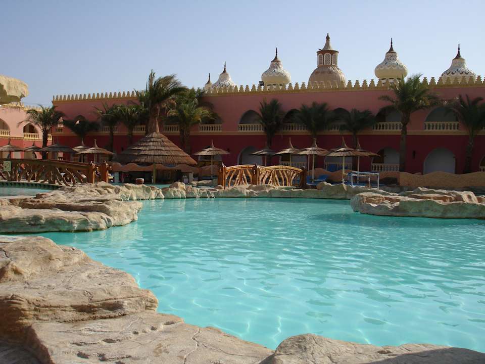 Poolanlage mit Poolbar Pickalbatros Alf Leila Wa Leila Resort - Neverland Hurghada