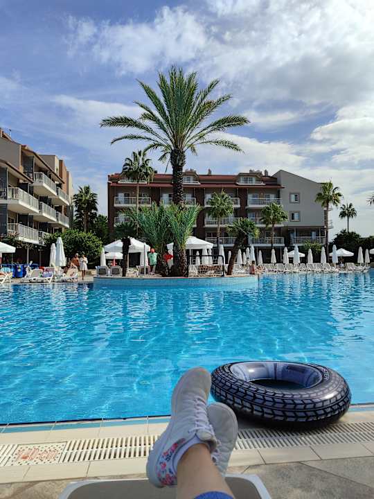 Pool Barut B Suites