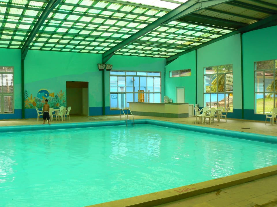 Trübes Wasser im Hallenbad Hotel Los Helechos