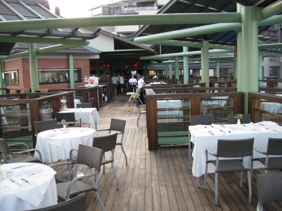 Terrasse hier konnte man abends schön essen Limak Lara Deluxe Hotel & Resort