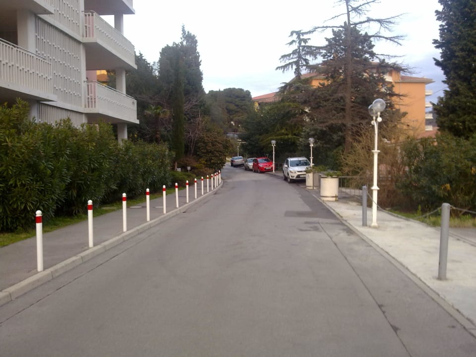 Weg zum Meerwasserbecken Hotel Neptun - LifeClass Hotels & Spa