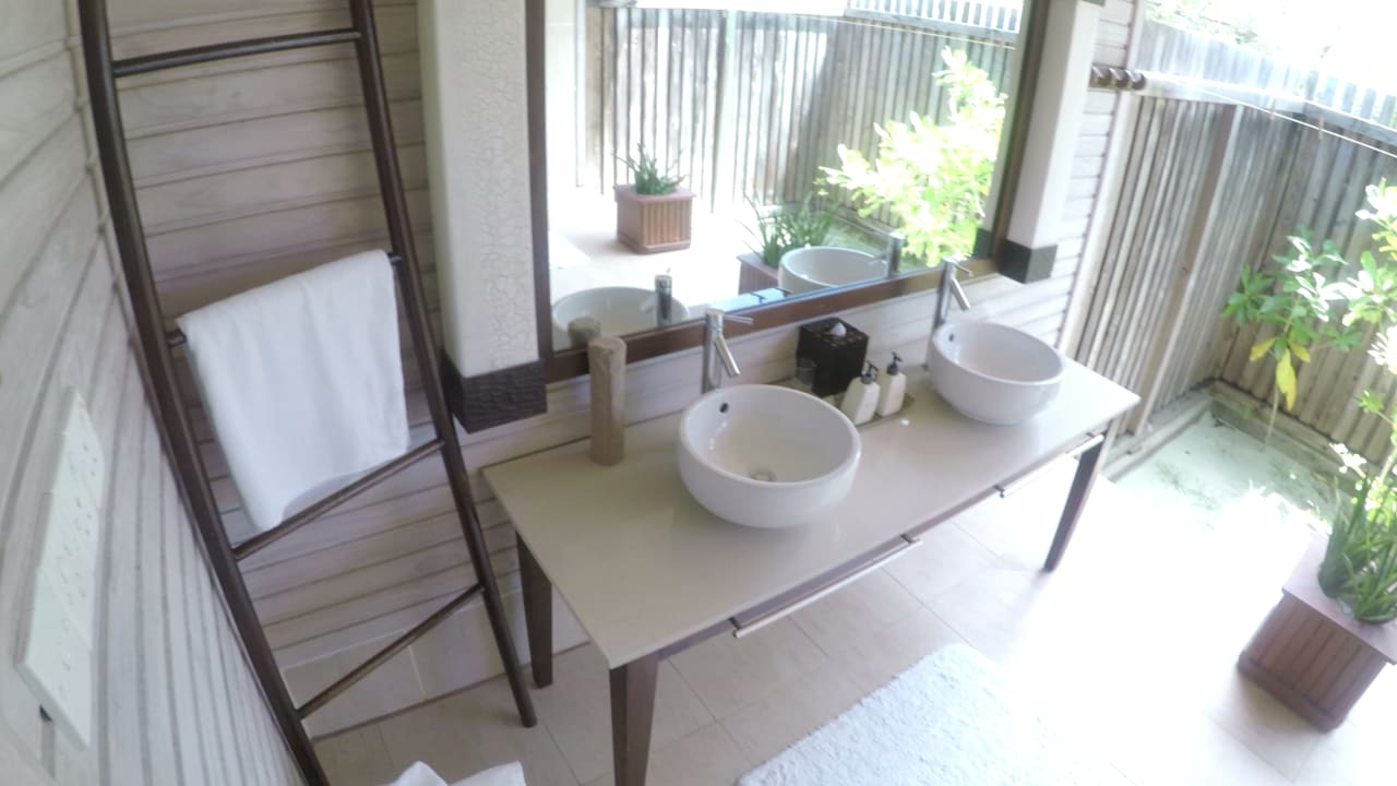 Zimmer Kuredu Island Resort & Spa