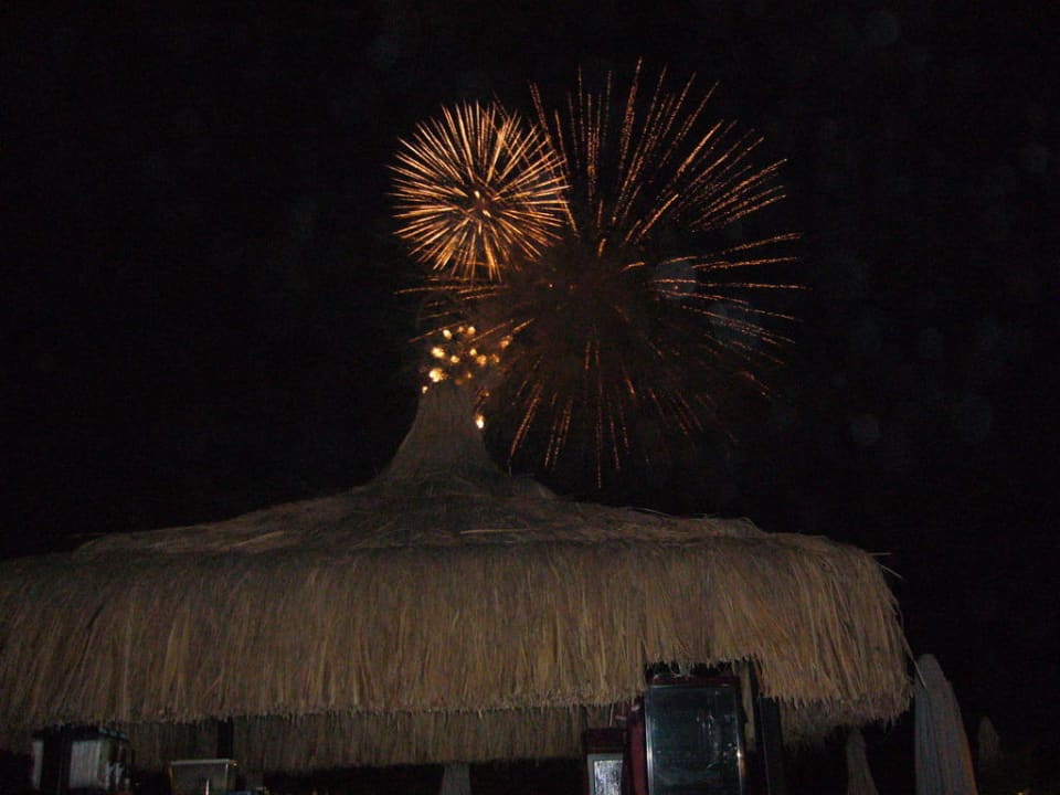 Strand-Bar mit täglichem Feuerwerk in der Nähe Hotel Delphin Diva