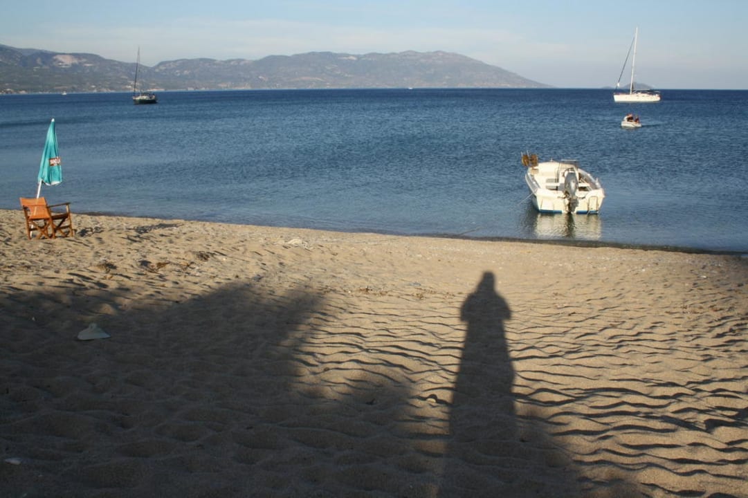 Abendstimmung am Strand Hotel Limnionas Bay Village