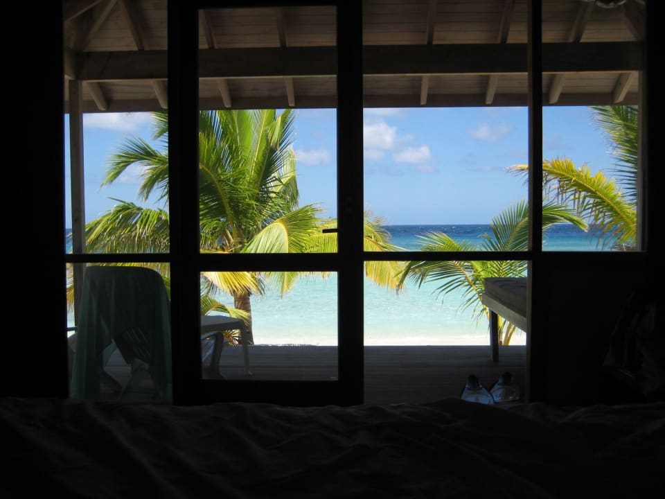 Ausblick aus dem Bett  Kuredu Island Resort & Spa