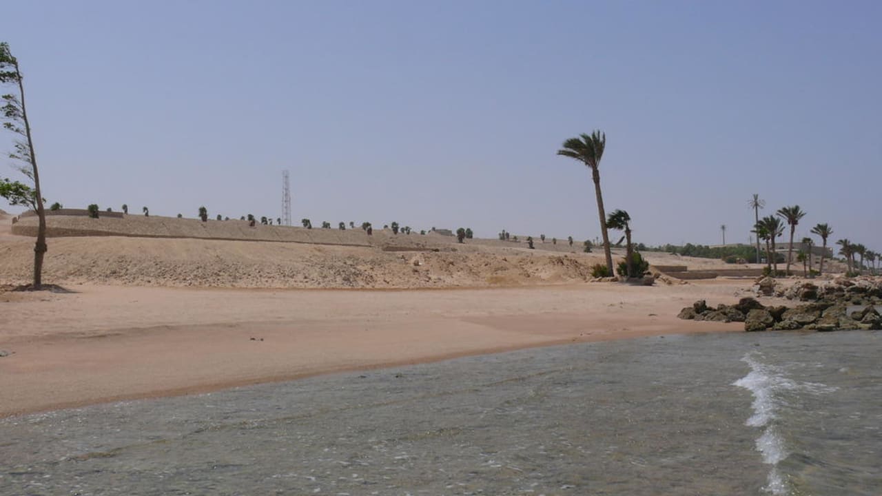 Einsamer Strand im Süden der Anlage Pickalbatros Citadel Resort