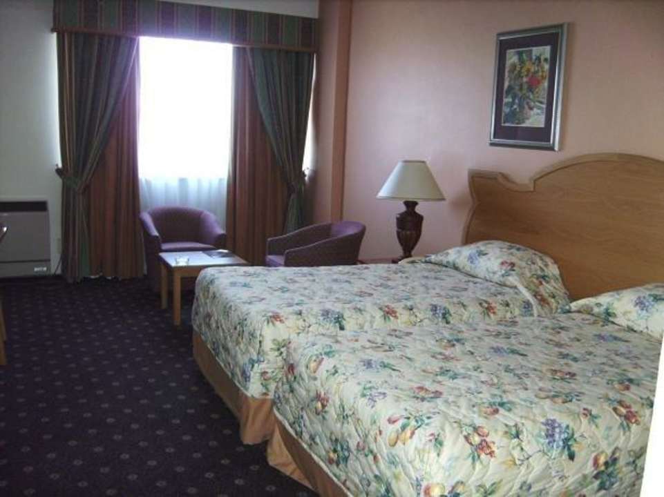 Doppelzimmer Safari Court Hotel