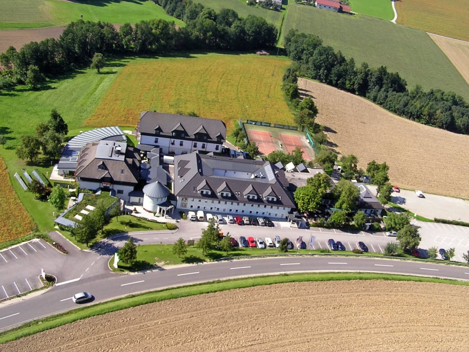 Schicklberg Flugbild 1A Landhotel Schicklberg
