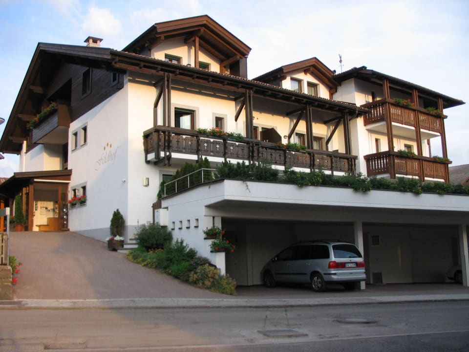 Einfahrt / Eingang zur Residence von der Straße Residence Feldhof