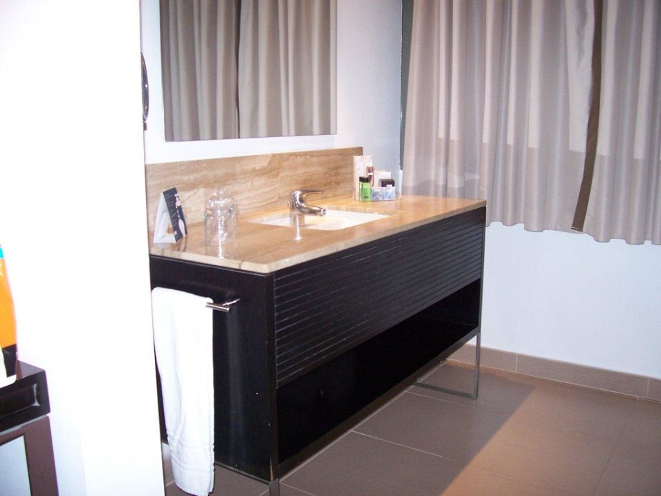 Bad Hotel H10 Universitat