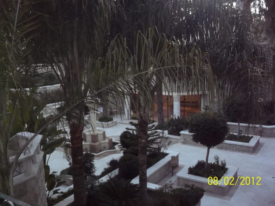Внутренний сад Hotel InterContinental Jericho