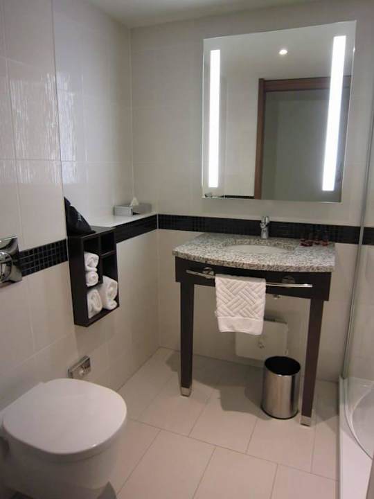 Queen room with sofa bed #1101 Hampton by Hilton Warsaw City Centre