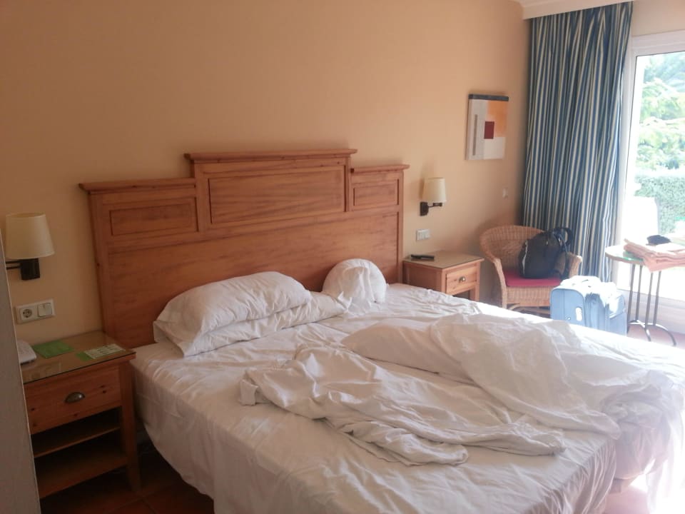 Großes gemütliches Bett Fuerte Conil-Resort